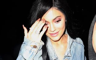 Skandal wokół cieni Kylie Jenner. Lepiej ich nie kupuj. SZKODZĄ ZDROWIU!