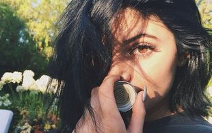 Kylie Jenner przyłapana na igraszkach z chłopakiem (FOTO)