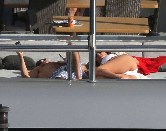 Simon Cowell z ciężarną partnerką na jachcie