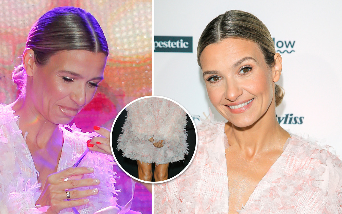 Joanna Koroniewska obrośnięta w PIÓRKA odbiera nagrodę podczas 22. urodzin Wizaż.pl