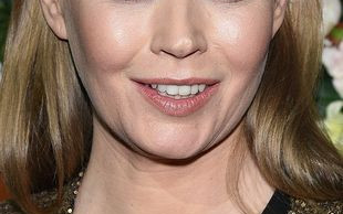 Arciuch założyła TĘ suknię. Internauci jeszcze nigdy nie byli tak zbulwersowani