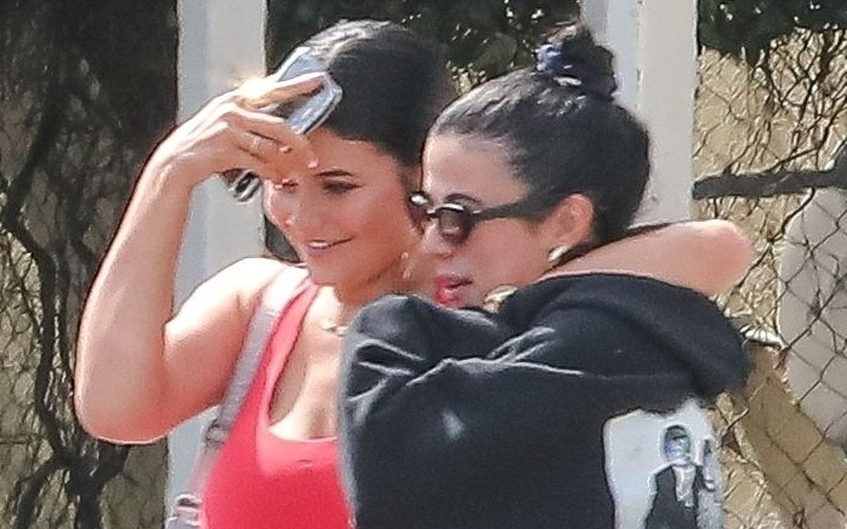 Kylie Jenner obejmuje nową przyjaciółkę