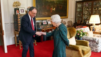 Królowa Elżbieta wróciła do pracy