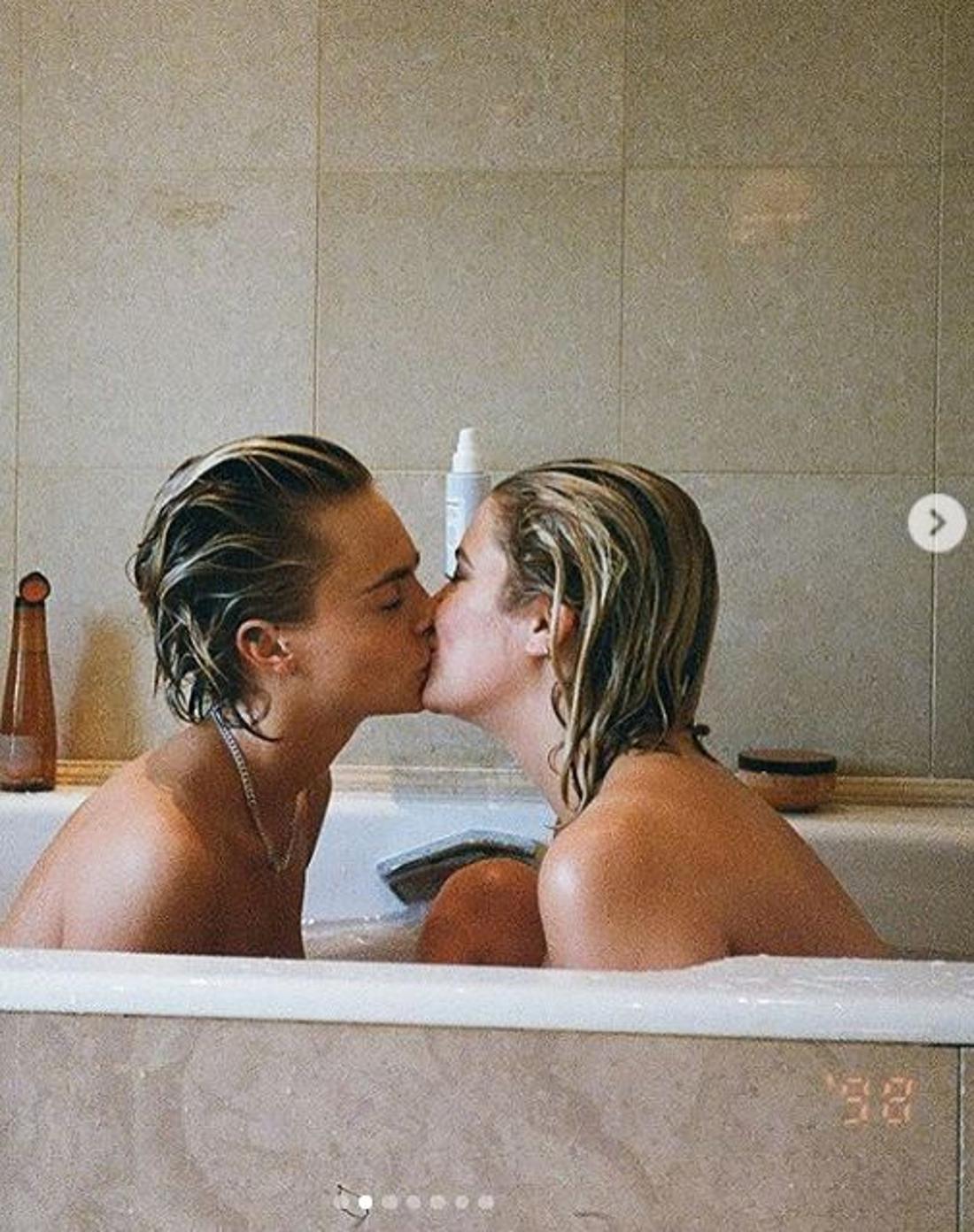 Cara Delevingne, Ashley Benson