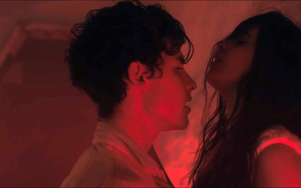 Czy gorące sceny na planie filmu lub klipu z innym aktorem to według Ciebie zdrada partnera?