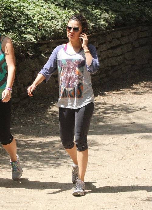 Mila Kunis w codziennych stylizacjach