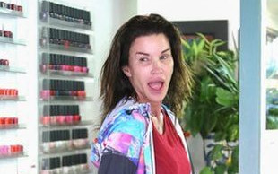 Janice Dickinson flirtuje z paparazzi (FOTO)