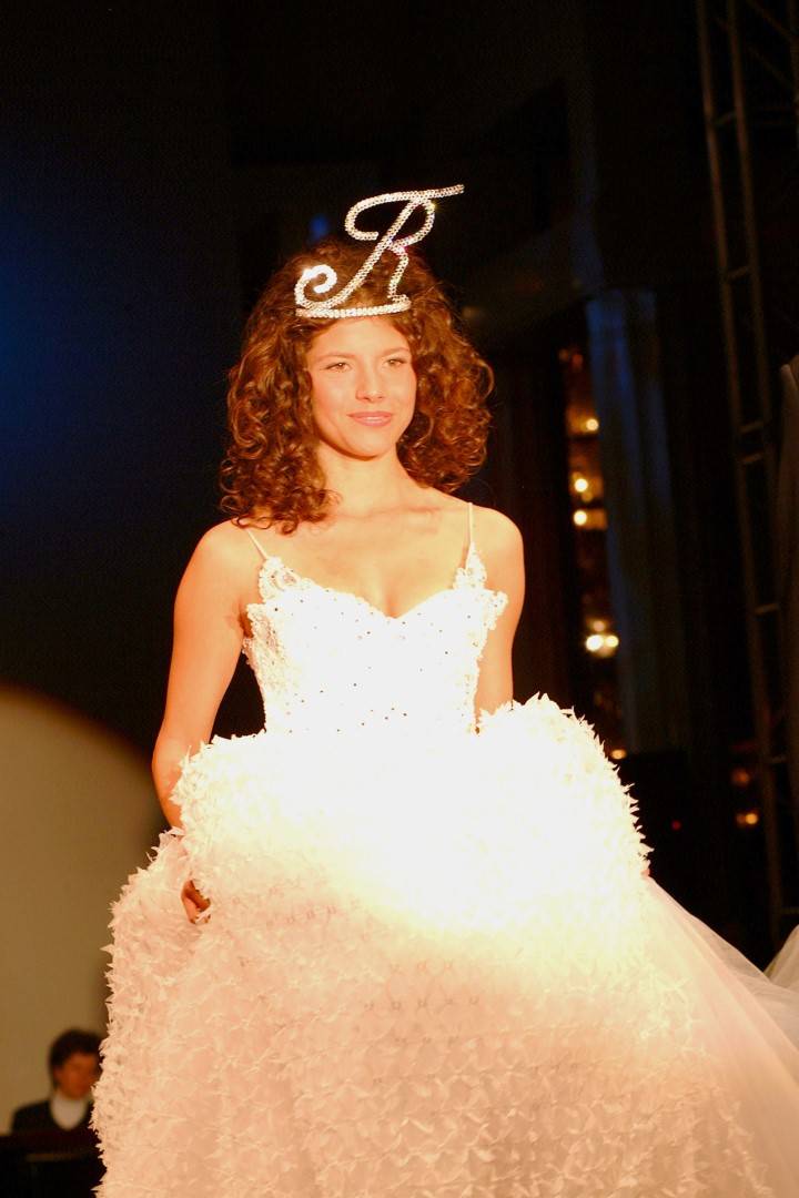 Stare zdjęcia Weroniki Rosati. Weszła do show-biznesu jako 17-latka (ZDJĘCIA)