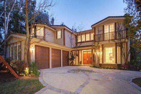 Dom Sarah Michelle Gellar