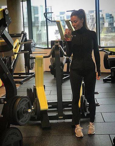 Fanki OBURZYŁY SIĘ na widok zdjęcia Małgorzaty Rozenek na siłowni (Instagram)