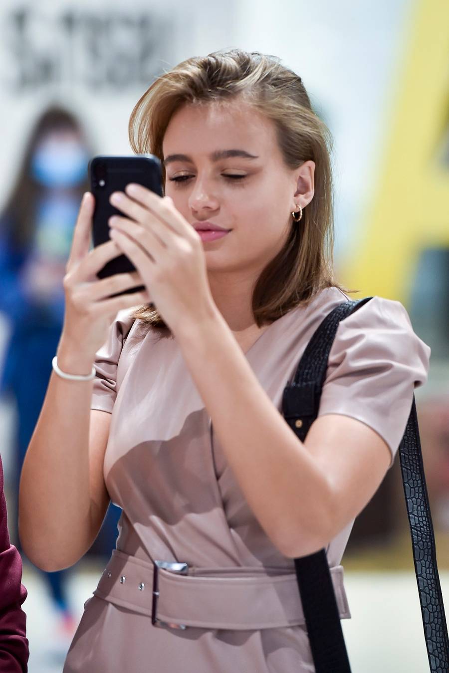 Oliwia Bieniuk na otwarciu sklepu.