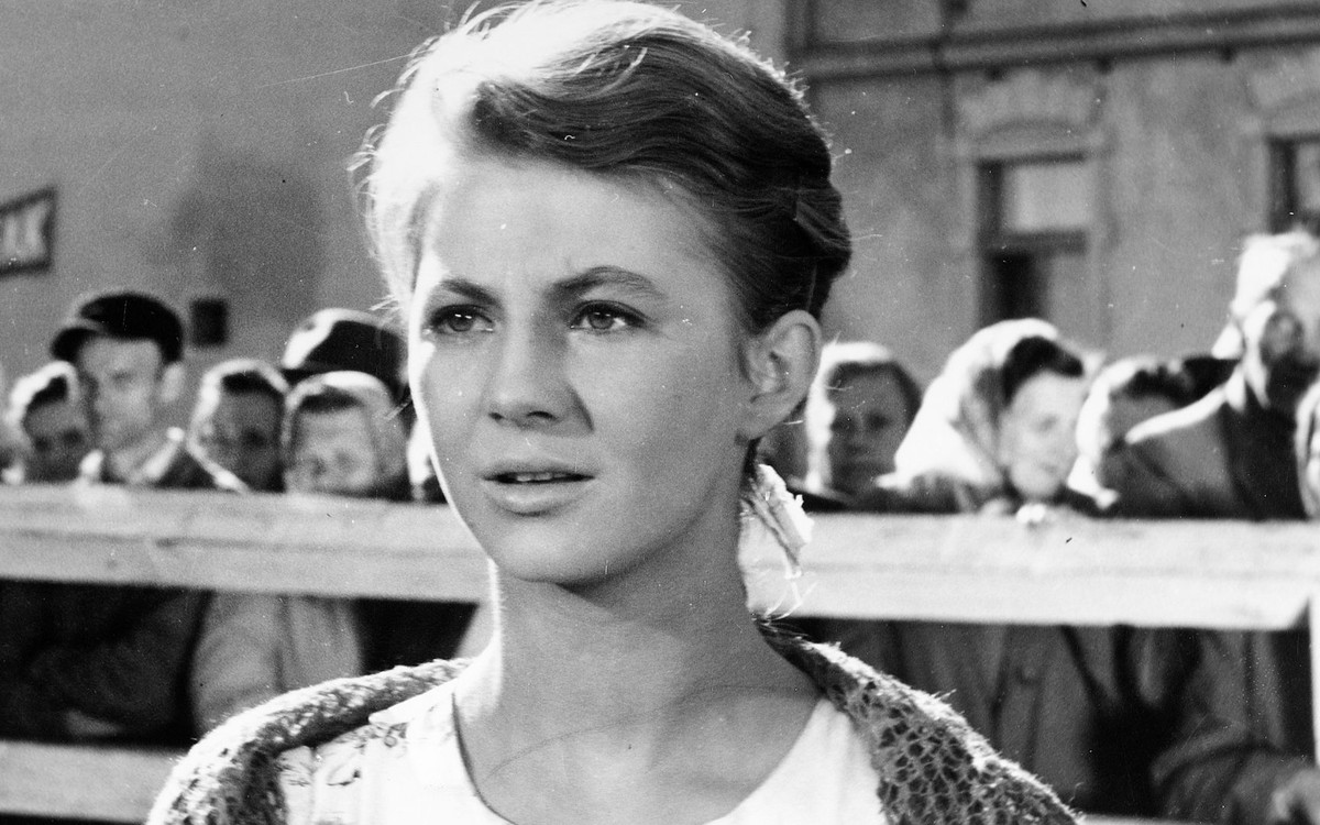 Zagrała Jadźkę w “Sami swoi”. Zmarła nagle w swoim mieszkaniu