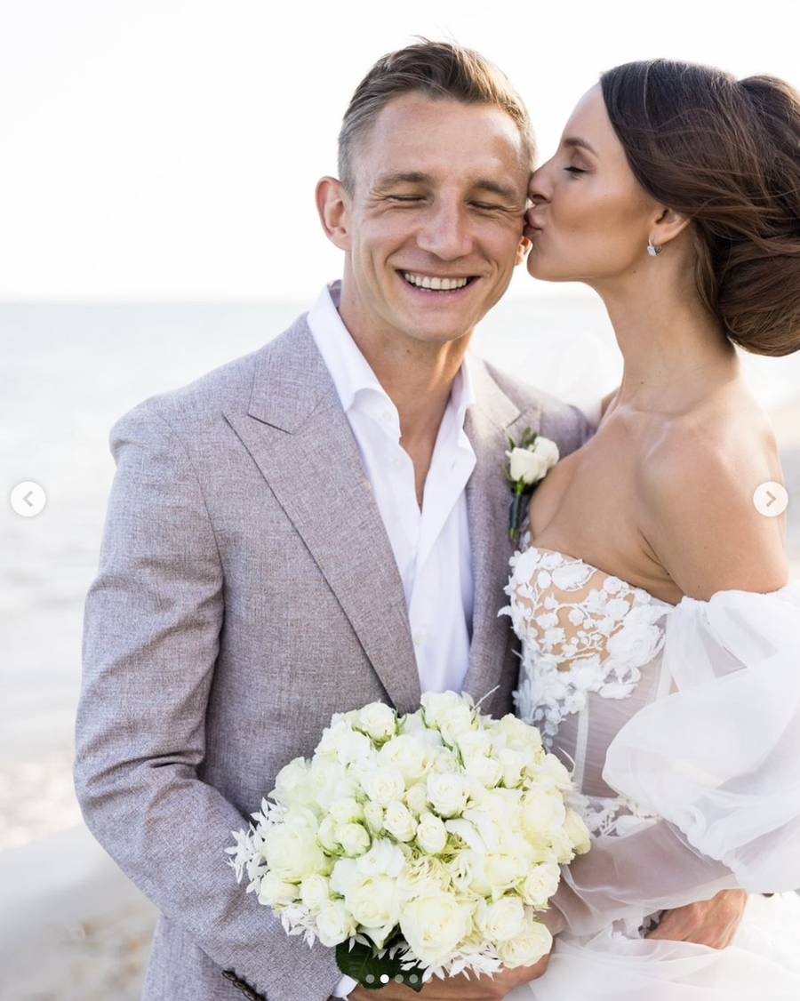 Rzeźniczakowie świętują 2. rocznicę ślubu. Pokazali niepublikowane wcześniej zdjęcia z ceremonii! (DUŻO ZDJĘĆ)