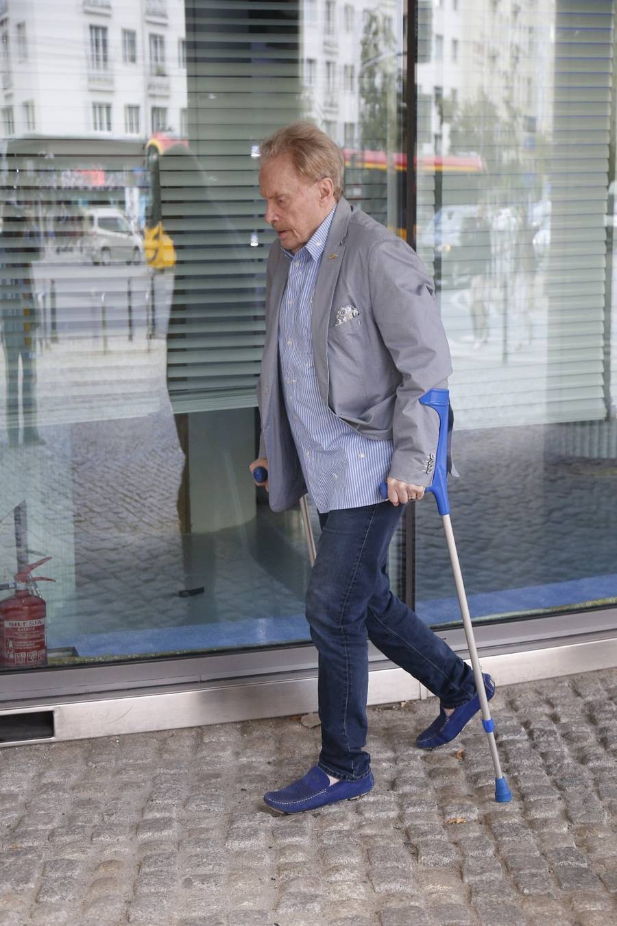 Daniel Olbrychski wkracza do studia “DDTVN” o kulach! U jego boku pojawiła się ukochana żona (FOTO)