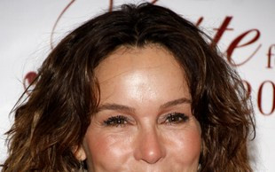 Długie włosy zupełnie odmieniły Jennifer Grey (FOTO)