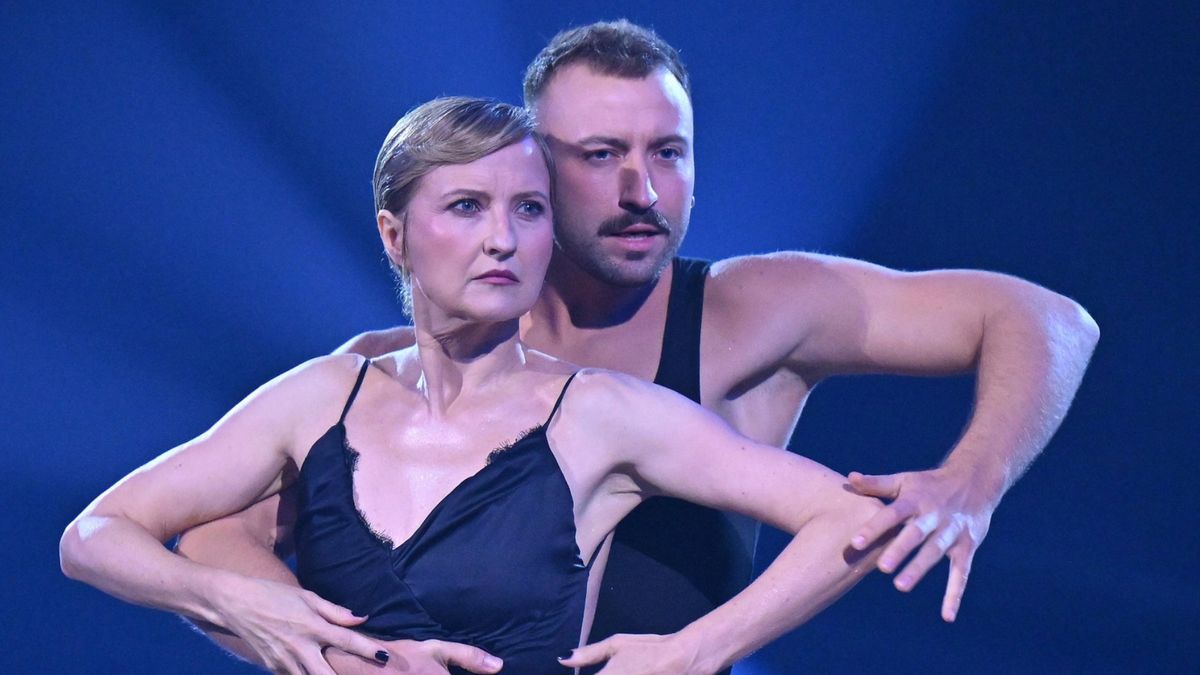 Iza Kuna ze łzami w oczach opowiedziała o tym, jak łączyła aż cztery prace. Nikt nie zdawał sobie sprawy, z jakim upokorzeniem musiała się mierzyć, pracując jako dziennikarka