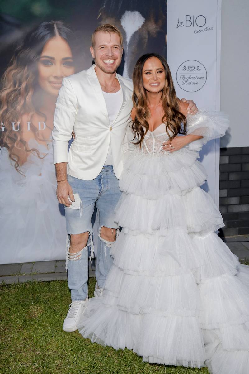 Premiera singla Mrozińskiej. Dawno niewidziany Tomasz Ciachorowski, Kaczorowska pokazała biust i zgrabny brzuch