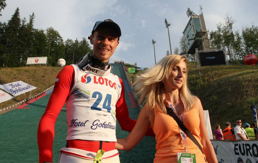 Piotr Żyła z żoną Justyna i dziećmi na archiwalnych zdjęciach