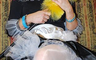 Dygant w łóżku z Kotem (FOTO)