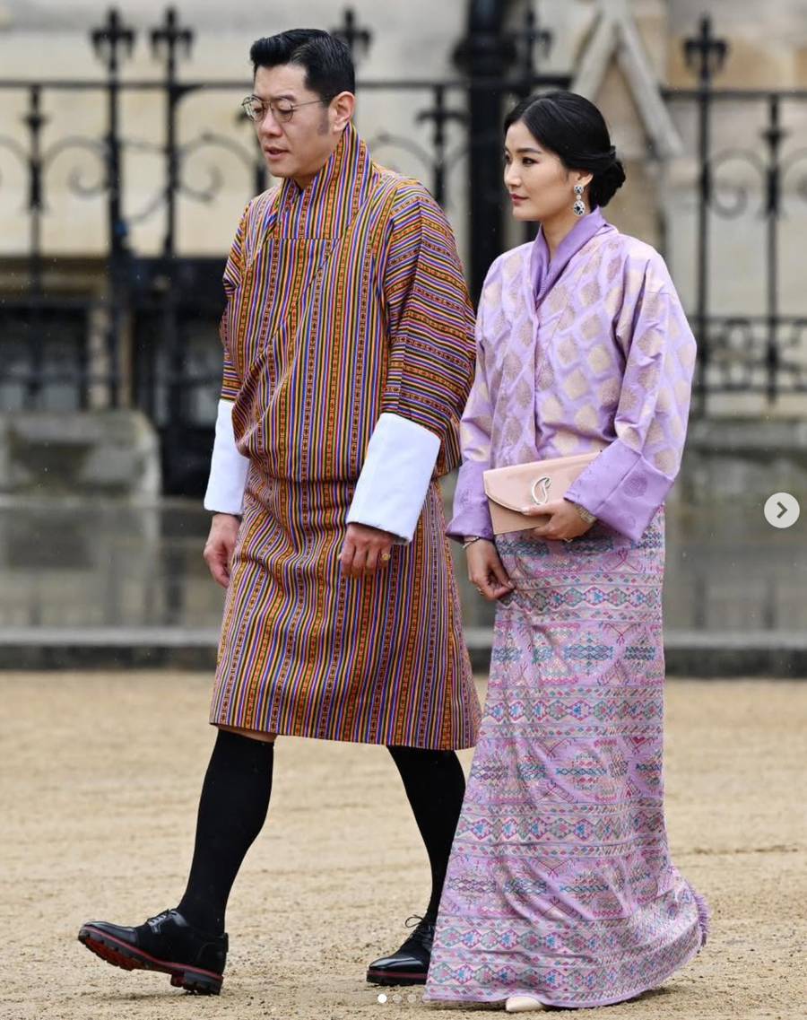 Okrzyknięto ją “najpiękniejszą królową świata” i “księżną Kate Himalajów”. Kim jest Jetsun Pema?