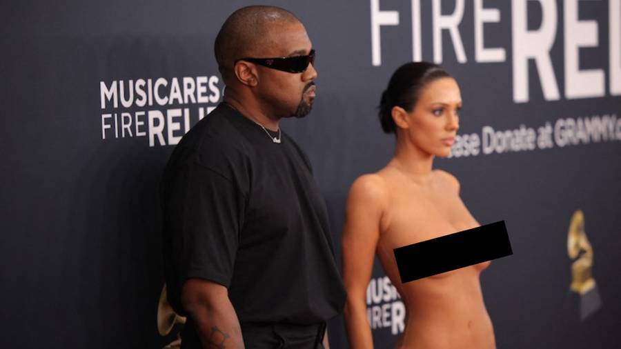 Kanye West przybył z GOŁĄ Biancą Censori na Grammy 2025. Co on jej robi!