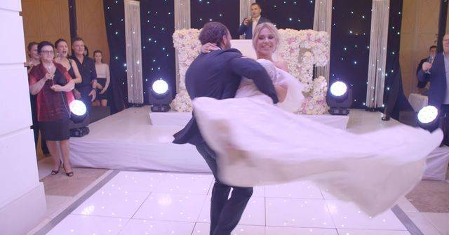 Ślub Dody i Emila Stępnia – piosenkarka pokazała go w klipie do piosenki Miłość na etat