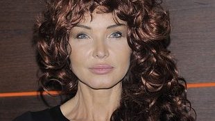 Seksowna Ewa Minge w małej czarnej (FOTO)