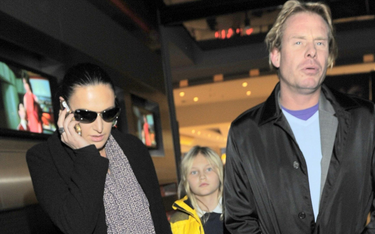 Tak wygląda dorosły syn Kayah. Po latach pierwszy raz przed kamerami. Ale przystojny!