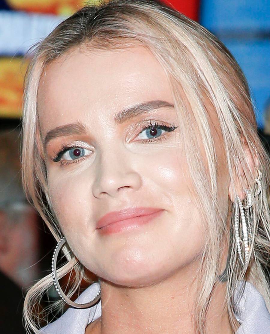 Domańska BEZ MAKIJAŻU, Wieniawa z kreskami na powiekach – przegląd MAKIJAŻY gwiazd na premierze filmu