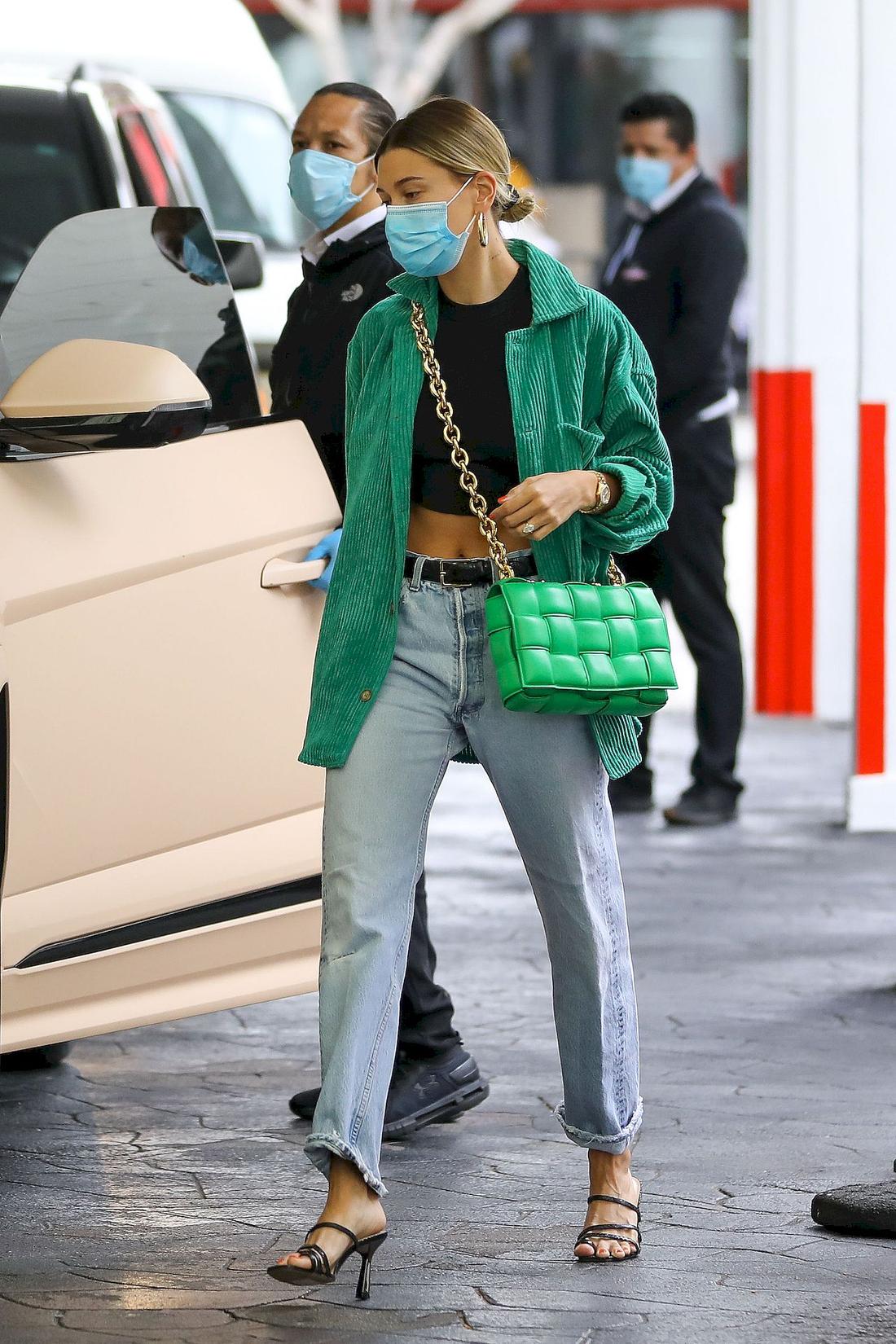 Hailey Bieber w modnej stylizacji Hailey Bieber w modnej stylizacji