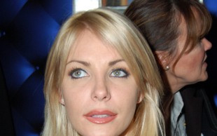 Crystal Harris we łzach o zerwaniu z Hefnerem [VIDEO]