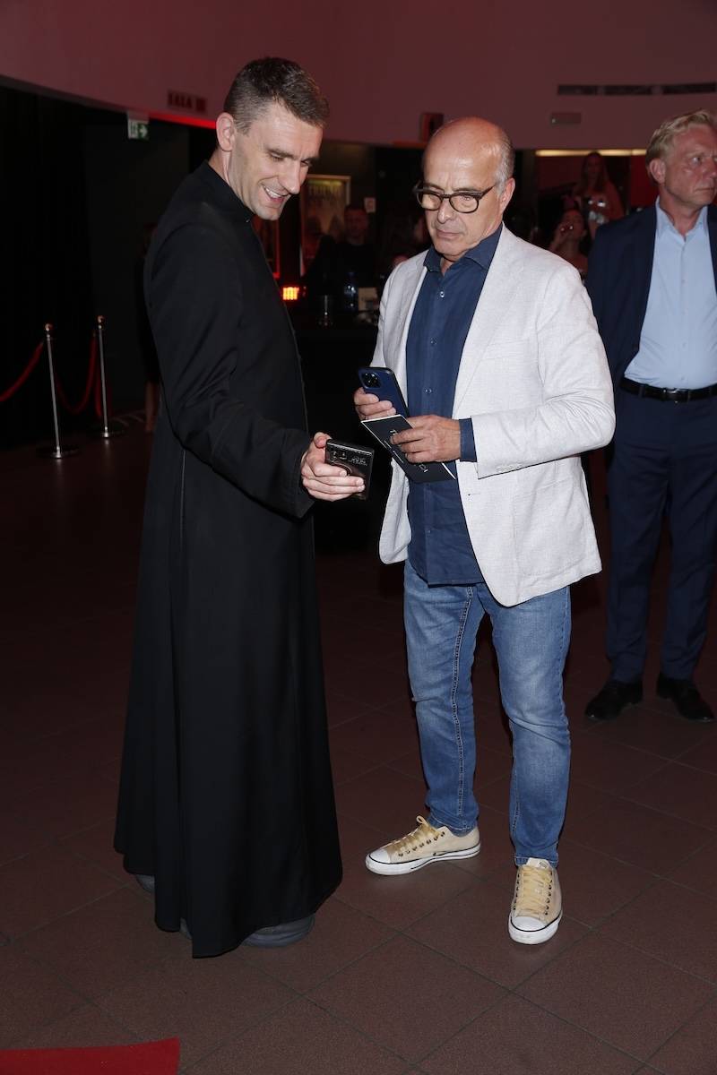 Premiera filmu “Triumf serca”. Żona Marcina Kwaśnego w pięknej sukni, Anna Popek w małej czarnej