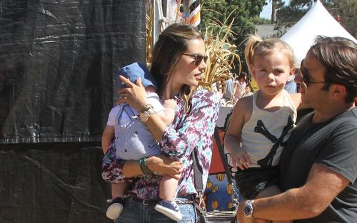 Alessandra Ambrosio na targu z dyniami