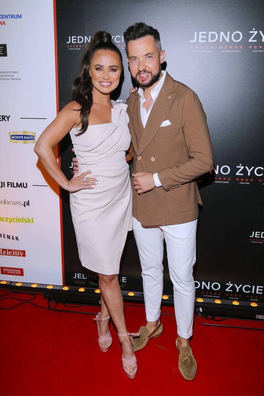 Miłość kwitnie na salonach! Zakochani Maciej Orłoś i Paulina Koziejowska, Beata Tadla z mężem (FOTO)