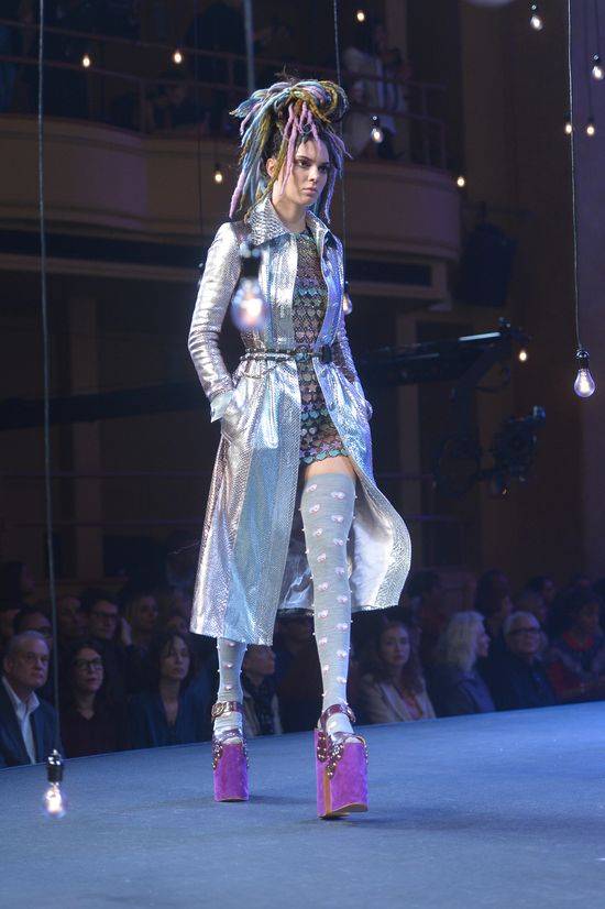 KTOŚ robił wszystko, by Kendall Jenner potknęła się na wybiegu