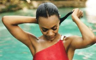 Zoe Saldana pręży się w magazynie Details (FOTO)