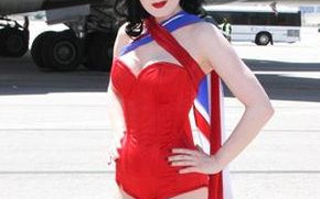 Dita ma własną podobiznę na samolocie Virgin (FOTO)