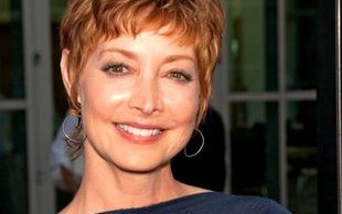 Pokazała cały biust w wieku 48 lat (FOTO)