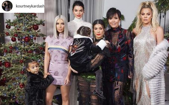 Rodzinne zdjęcie Kardashianów zdenerwowało fanów (Instagram)