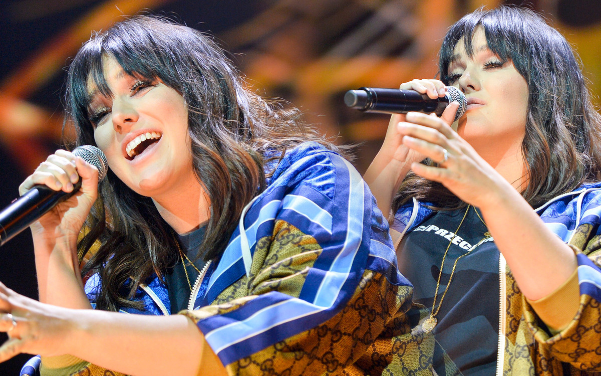 Ewa Farna z widocznym ciążowym brzuszkiem na scenie koncertu Artyści przeciw nienawiści (ZDJĘCIA)