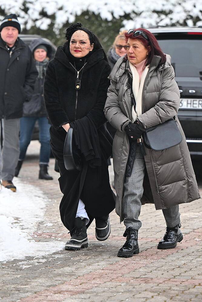 Urszula Dudziak z Miką Urbaniak na pogrzebie Michała Urbaniaka, fot. KAPiF