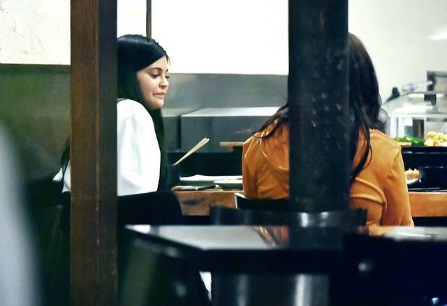 Co się dzieje z ustami Kylie?! Na temat jej wielkich warg wypowiedział się EKSPERT