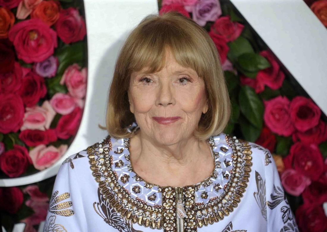 Diana Rigg na ściance