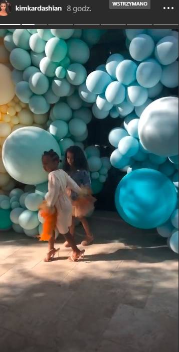 Bajkowe urodzinki córki Khloe Kardashian – True