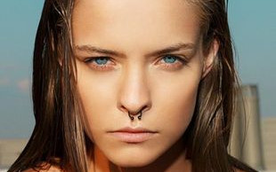 Zuza Kołodziejczyk pozuje topless w nowej kampanii (FOTO)