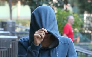 Scarlett Johansson chowa córeczkę przez obiektywem paparazzi