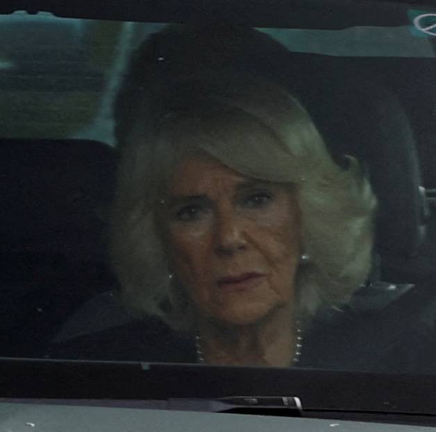 Król Karol III z Camillą po raz pierwszy przybył do Pałacu Buckingham jako monarcha Wielkiej Brytanii