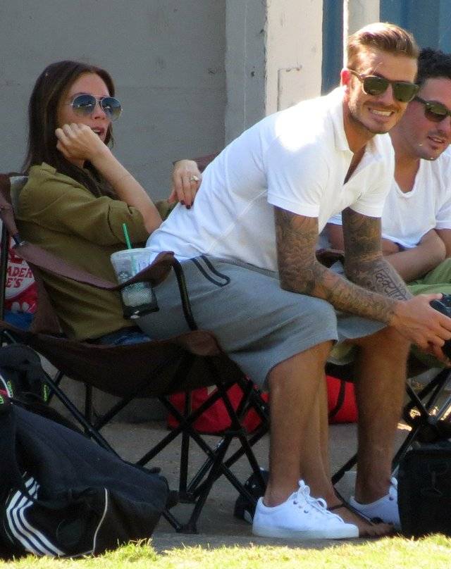 Victoria i David Beckham na rodzinnym meczu.