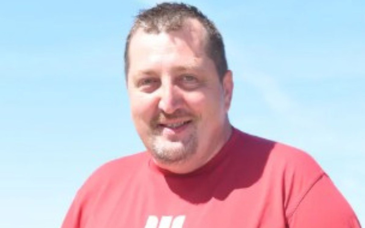 Schudł 50 kg i rusza po nową miłość. Tak teraz wygląda Adam Kraśko z “Rolnika”