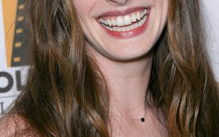 Anne Hathaway zaręczyła się